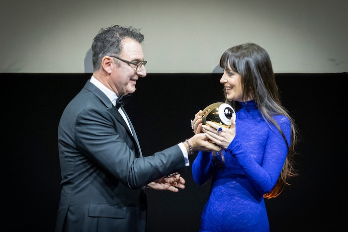 Dakota Johnson wurde mit dem Golden Eye Award ausgezeichnet.