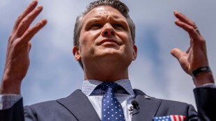 Hegseth ist ein ehemaliger Moderator des Senders Fox News.