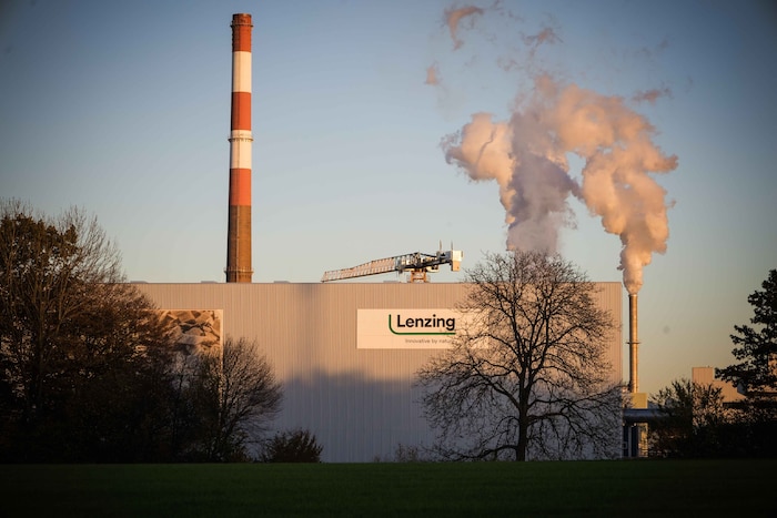 Beim Faserhersteller Lenzing dürfte ein großes Sparpaket bevorstehen.