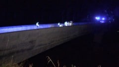 Von dieser Brücke ist das Auto in die Schlucht gestürzt. 
