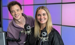 Montag und Dienstag senden Philipp Hansa und Gabi Hiller den Ö3-Wecker live aus Flachau. 