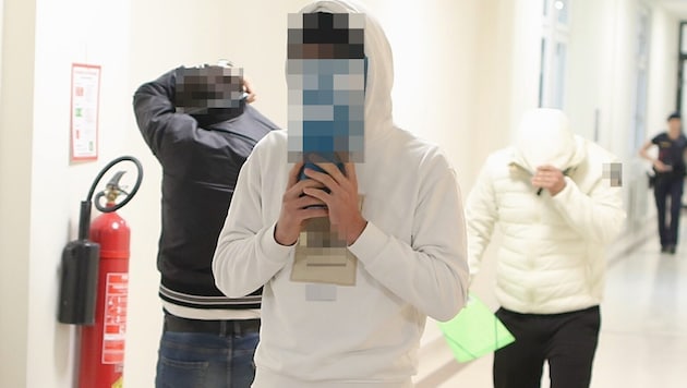 Angeklagte am ersten Prozesstag.