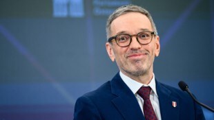 Tritt Kickl selbst für das Rennen um die Hofburg an? Die Vorzeichen deuten wohl eher auf einen ...