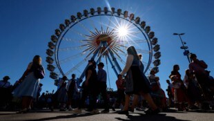 Es ist schon der zweite dramatische Vorfall, der die ausgelassene Stimmung auf der Münchner ...