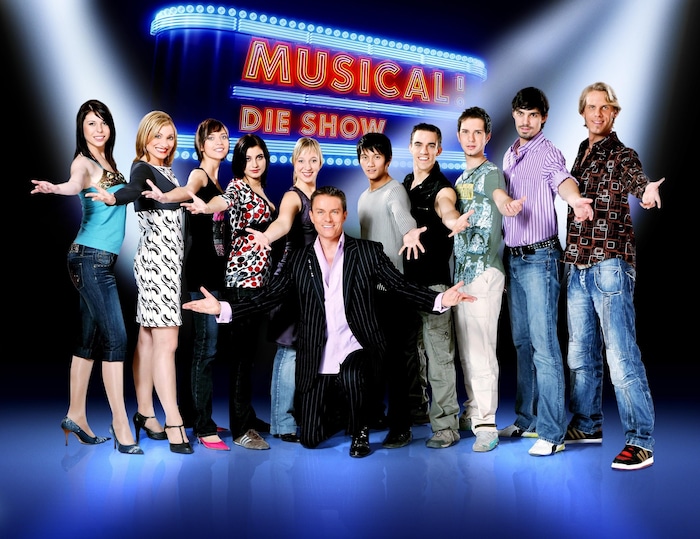 2007 nahm Viktorin (4. v. r.) bei der ORF-Castingsendung „Musical! Die Show“ teil. Moderiert ...