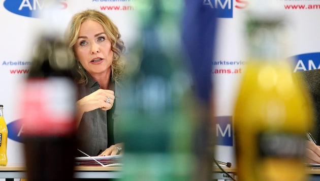 Jacqueline Beyer tritt aus dem AMS aus.