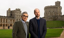 Eugene Levy mit Prinz William im Windsor Castle für die dritte Staffel der AppleTV-Serie „Urlaub ...