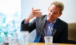 Der „ZiB 2“-Anchor beim „Krone“-Interview in der Waldemar Tagesbar