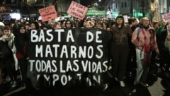 Nach Bekanntwerden der Morde kam es im Wohnort der Frauen zu einer spontanen Demonstration.