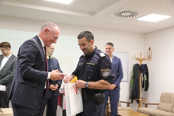Vier der neuen Datenspürhunde wurde am Freitag von Innenminister Gerhard Karner (ÖVP) in der ...