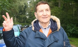 Die Entertainer-Legende ärgert sich: „Ich schlafe gern ein Ründchen, aber bin ganz sicher nicht ...