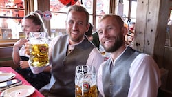 Konrad Laimer (re.) versteht sich bestens mit Harry Kane.