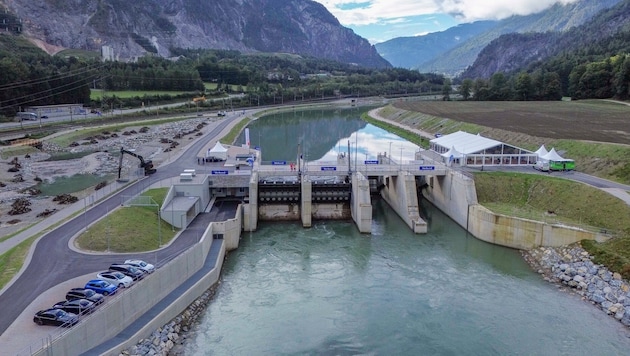 Hier rauscht Wasser unterirdisch durch die beiden Turbinen.