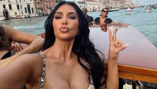 Kim Kardashian wurde von ihrer Mutter Kris unter Vorspiegelung falscher Tatsachen zu einem ...