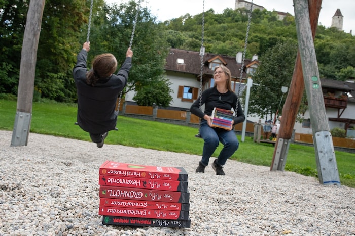 Gewisse Ähnlichkeiten mit Seebenstein sind in manchen Büchern von Sean McFly leicht möglich.