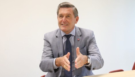 Bundesminister Peter Hanke zieht im „Krone“-Interview Bilanz über das erste Regierungsjahr.