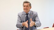 Bundesminister Peter Hanke zieht im „Krone“-Interview Bilanz über das erste Regierungsjahr.