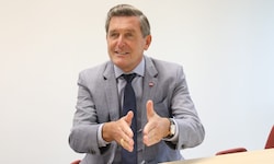 Bundesminister Peter Hanke zieht im „Krone“-Interview Bilanz über das erste Regierungsjahr.