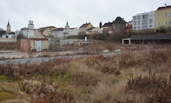 Einst blühendes Gärtnerareal, jetzt jahrelang eine Steppe in der Innenstadt von Zwettl. Auf dem ...