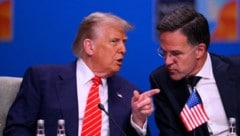 Seit einem Jahr ist Mark Rutte (re.) NATO-Generalsekretär. Seine größte Bewährungsprobe: der ...