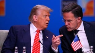 Donald Trum und Mark Rutte (re.) stehen auf derselben Seite im NATO-Bündnis.