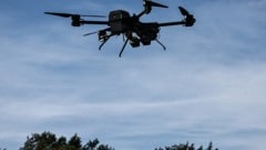 In der Nacht aufg Freitag flogen Drohnen über das deutsche Bundesland Schleswig-Holstein. Ob sie ...