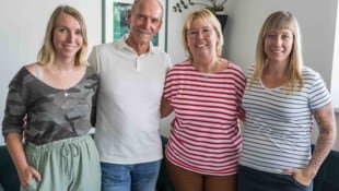 Evelin und Josef Grünwald haben Doris (re.) adoptiert. Dies wurde notwendig, als 2012 ans Licht ...