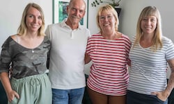 Evelin und Josef Grünwald haben Doris (re.) adoptiert. Dies wurde notwendig, als 2012 ans Licht ...