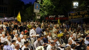 Die Entlassung des Geheimdienst-Chefs Ronen Bar hat regierungskritische Proteste in Israel ...
