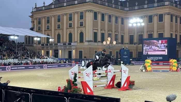 Vor dem Schloss Schönbrunn herrscht eine tolle Stimmung bei der Global Champions Tour, wie ein ...
