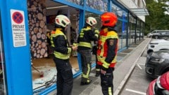 Eine Autofahrerin verwechselte Bremse und Gas und krachte in das Schaufenster.