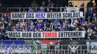 Die Austria-Fans skandierten gegen den Klagenfurt-Gesellschafter. . .