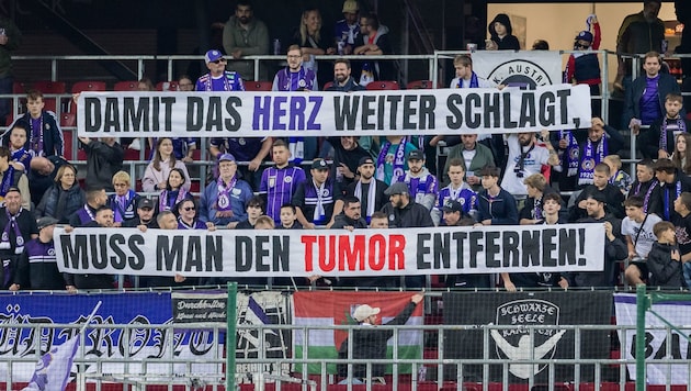 Die Austria-Fans skandierten gegen den Klagenfurt-Gesellschafter. . .
