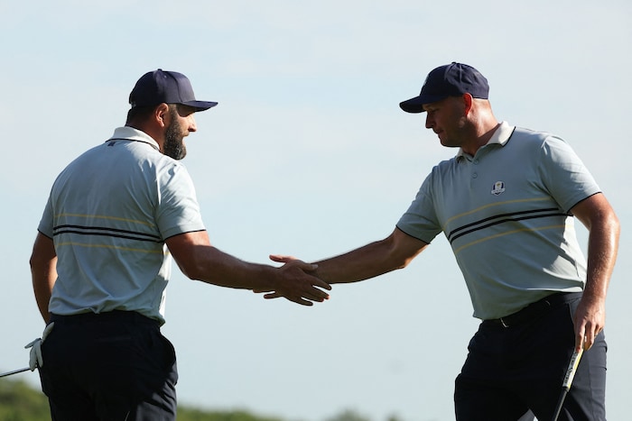 Jon Rahm (li.) und Sepp Straka (re.) agierten als Team bärenstark.