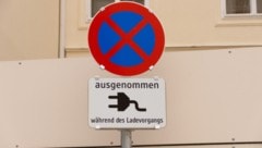 Ein Wiener ließ sein E-Auto nach Abschluss des Ladevorgangs zu lange in „Halten und Parken ...