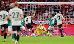 Harry Kane (Mitte) war einmal mehr nicht zu stoppen.