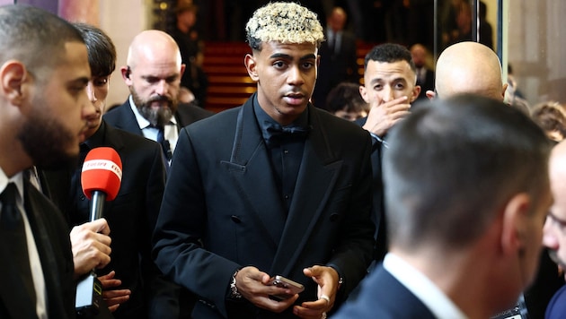 Barcelona-Superstar Lamine Yamal (Mitte) wurde beim Ballon d‘Or Zweiter.