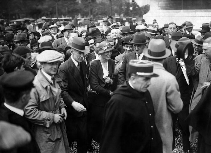 Earhart 1932 in Paris