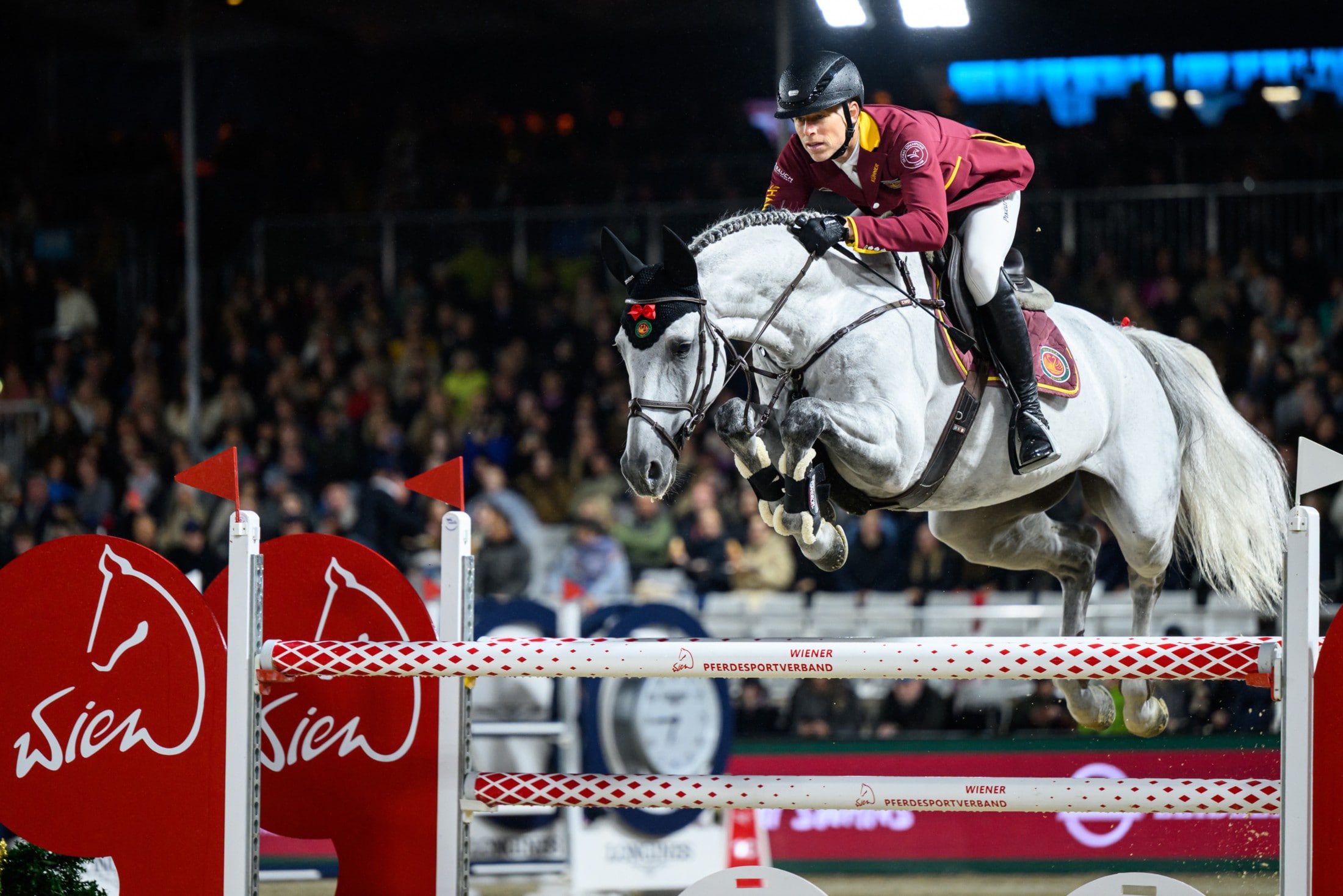 Max Kühner auf „EIC Quantum Robin V“ im Team-Outfit der Shanghai Swans