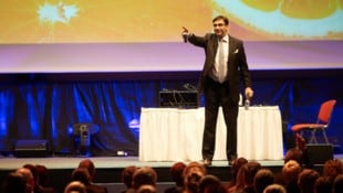 Sven Gabor Janszky ist ein weltweit renommierter Erforscher von Megatrends und ...