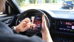 Eine der Hauptunfallursachen: Ablenkung. 