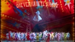Szene aus „Die verkaufte Braut“ in der Wiener Staatsoper