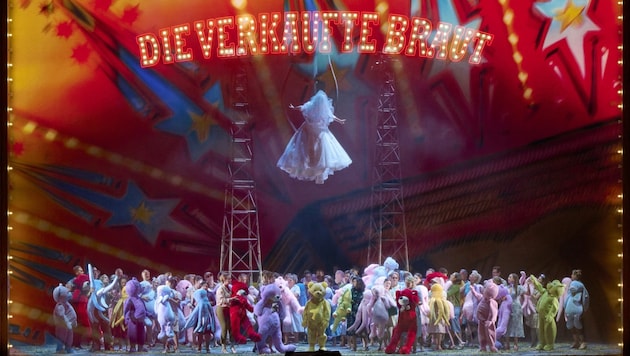 Szene aus „Die verkaufte Braut“ in der Wiener Staatsoper
