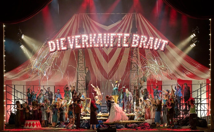 Der Dritte Akt spielt im Zirkus.