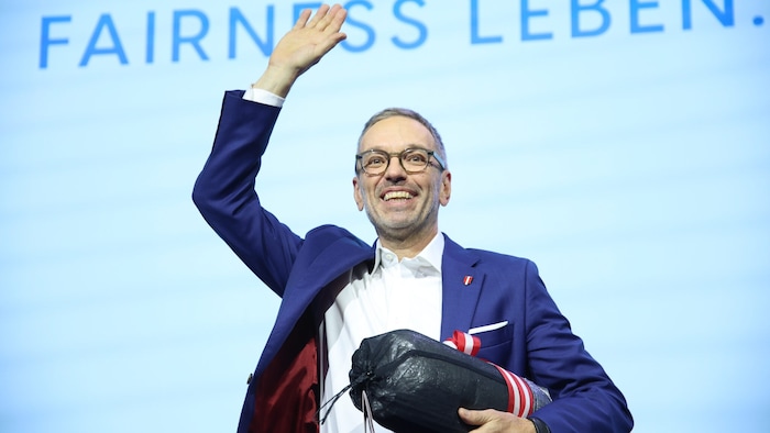 Herbert Kickl wurde mit knapp 97 Prozent wieder zum FPÖ-Parteichef gewählt.