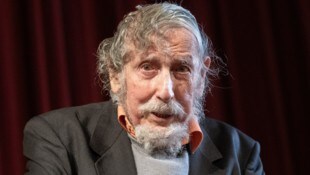 Der vielfach ausgezeichnete Journalist ist im Alter von 103 Jahren gestorben.