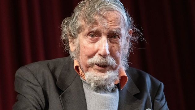 Der vielfach ausgezeichnete Journalist ist im Alter von 103 Jahren gestorben.