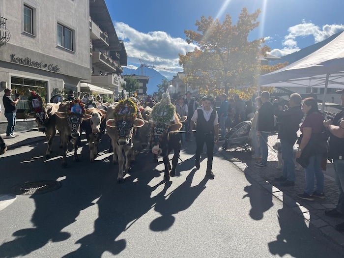 Viele Schaulustige waren dabei und applaudierten.