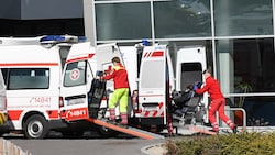 Krankentransporte, so behutsam sie durchgeführt werden, sind für viele Patienten eine Belastung.