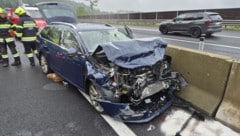 Die Unfallfahrzeuge wurden stark beschädigt.